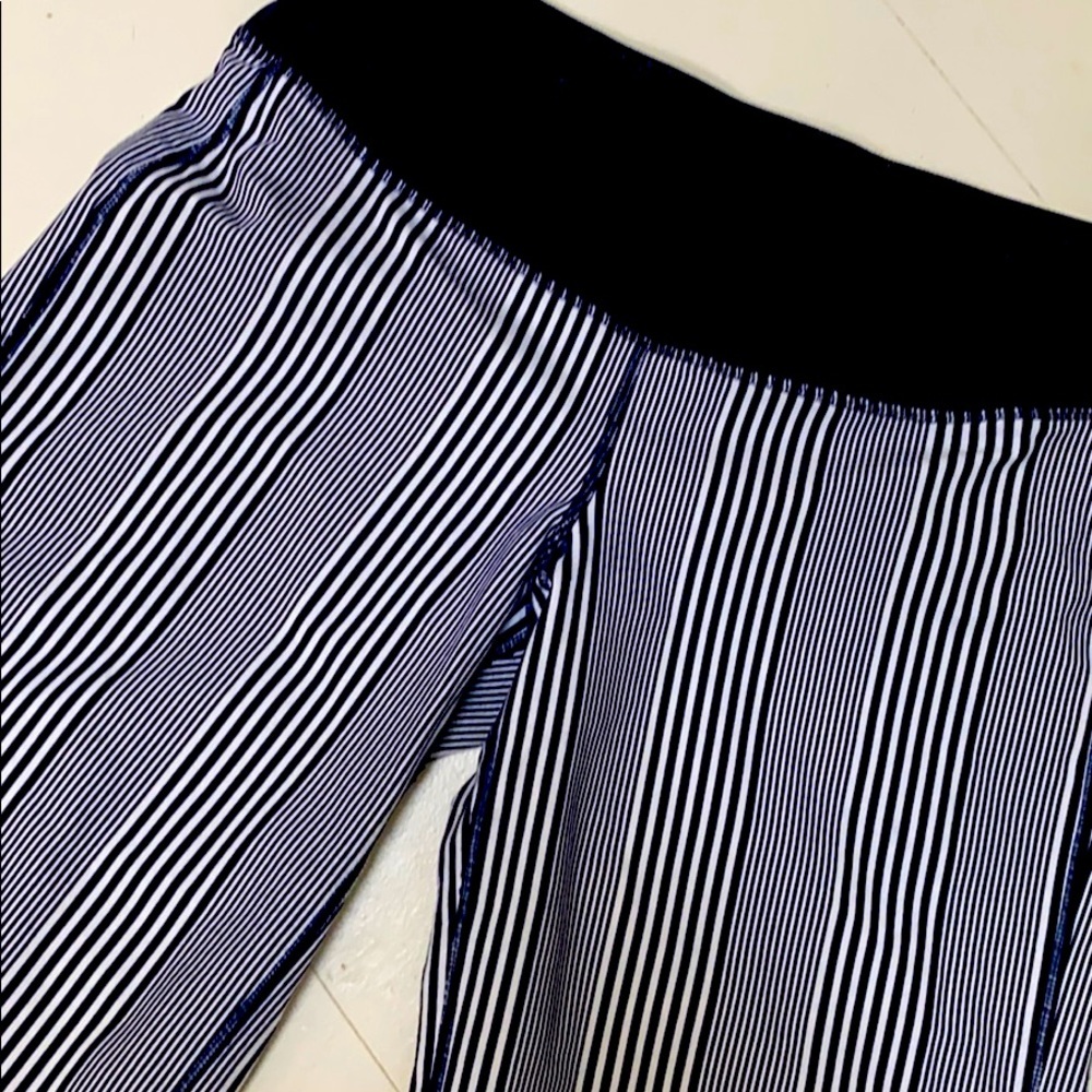 Lululemon Capri Size 8 Blue and White striped